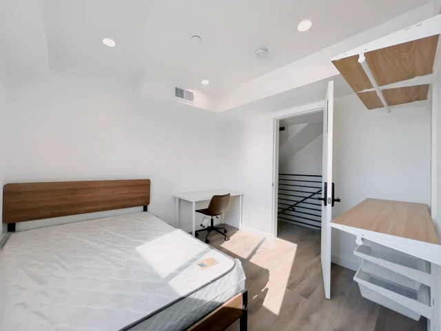 1366 West 35th St 3