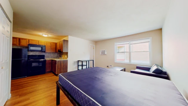 504 E. WHITE ST 2