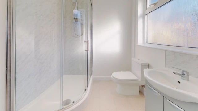 Room 4 , Carholme Road, LN1 1RT 2