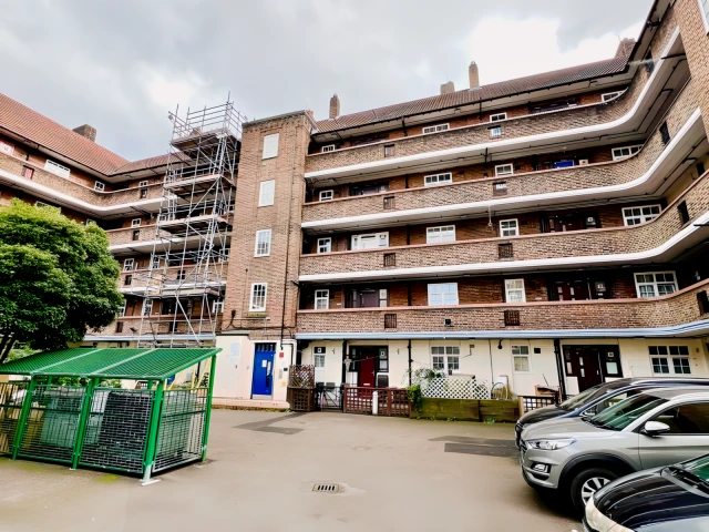 Kennington Park Road 20468# 1