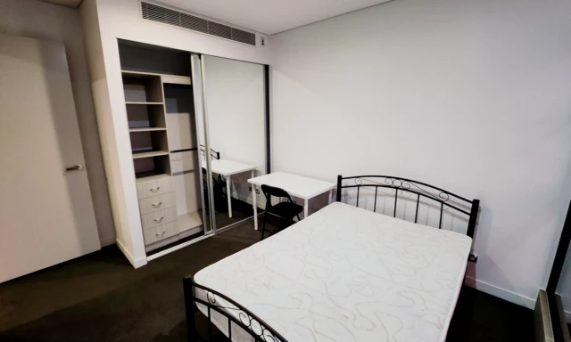 887 South Dowling Street 4