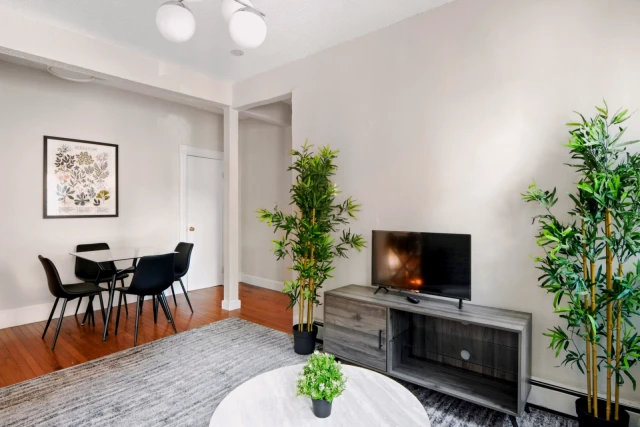 Hyde Square - Boston student accommodation - 4 bed 2 bath Queen Bedroom C