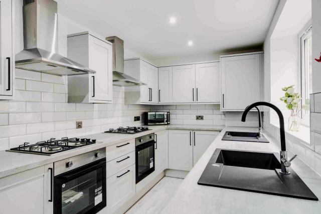 15 Halsbury road, L6 4