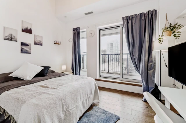 Eglinton - Toronto student accommodation - Flex Plus Room