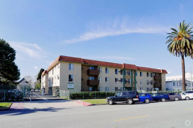 Ellendale Arms Apartments 3