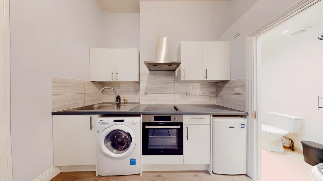 Warwick Road 21674# 3