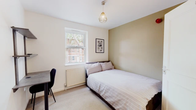 Room 6, Lenton Boulevard, NG7 2ET 1
