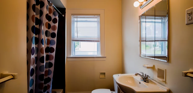 2401 East Genesee St - Syracuse student accommodation - 6 Bed 2 Bath Apartment 2