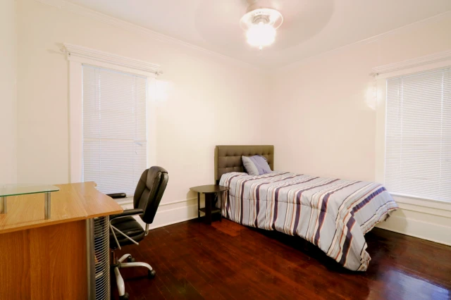 2319 East Genesee St 4