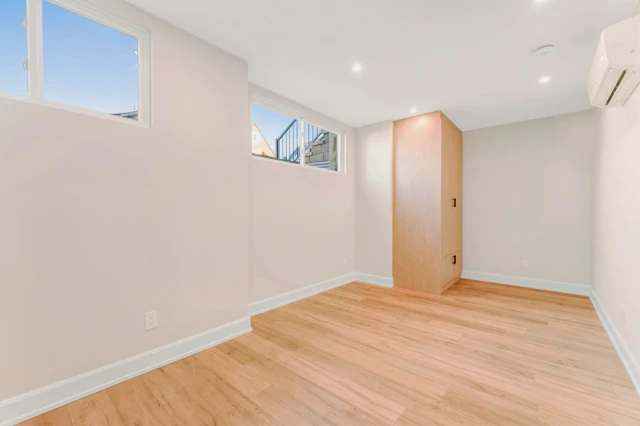 130 Carillon Street 1