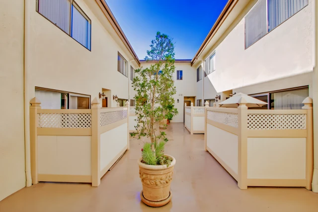 Zelzah Luxury Apartments 3