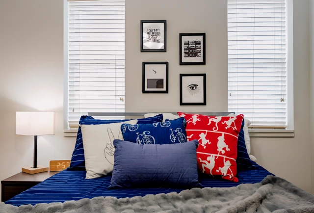 The Avenue on College 4