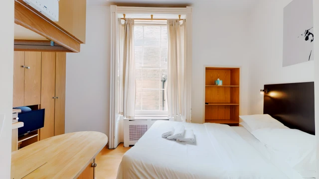 Cartwright Gardens 24075# 3