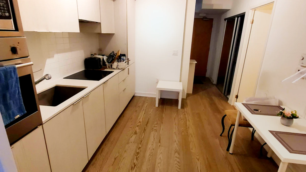 Liwinco - Wellesley Street West (11 Wellesley St W) - Toronto student accommodation - Den Room in 3 Bedrooms