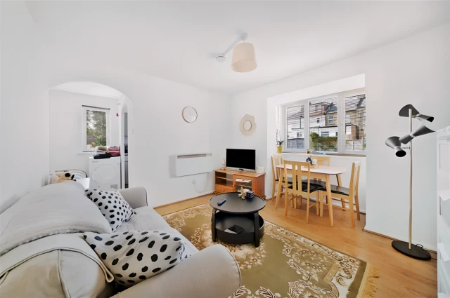 Isabella Close 24474# 2