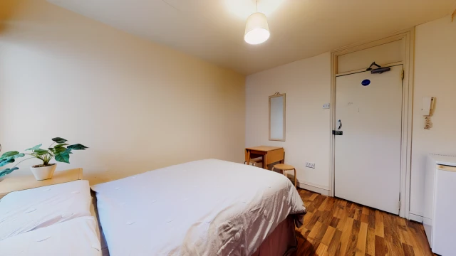 Chichele Road 24918# 4