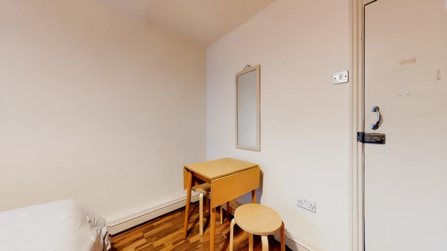 Chichele Road 24918# 2