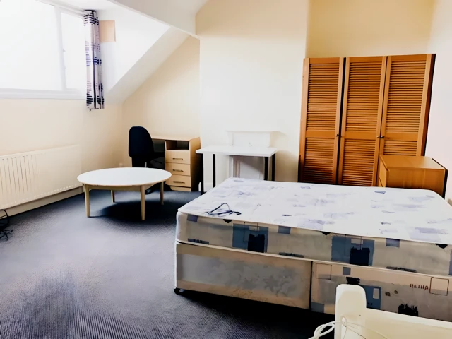 Royal Park Avenue 24240# 2