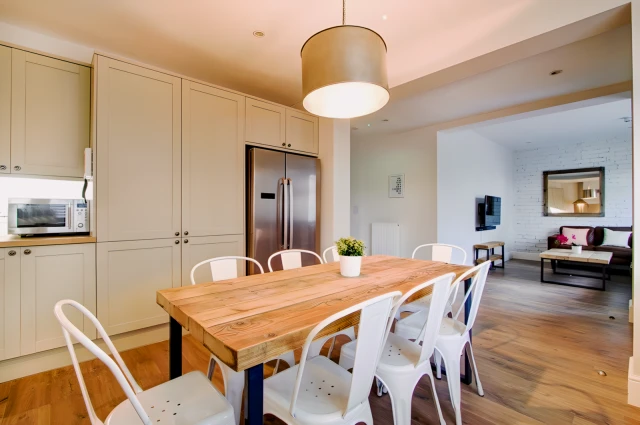 Flat J, Park View, NG1 4GR 3