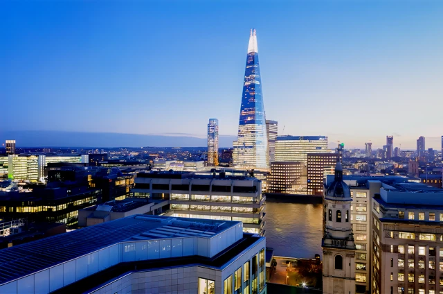 Lit London Bridge Residence 3