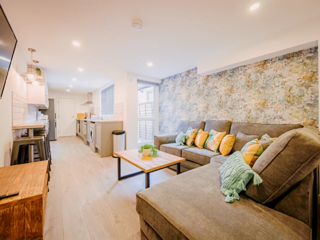 46 Winchester Street, CV1 5NT 2