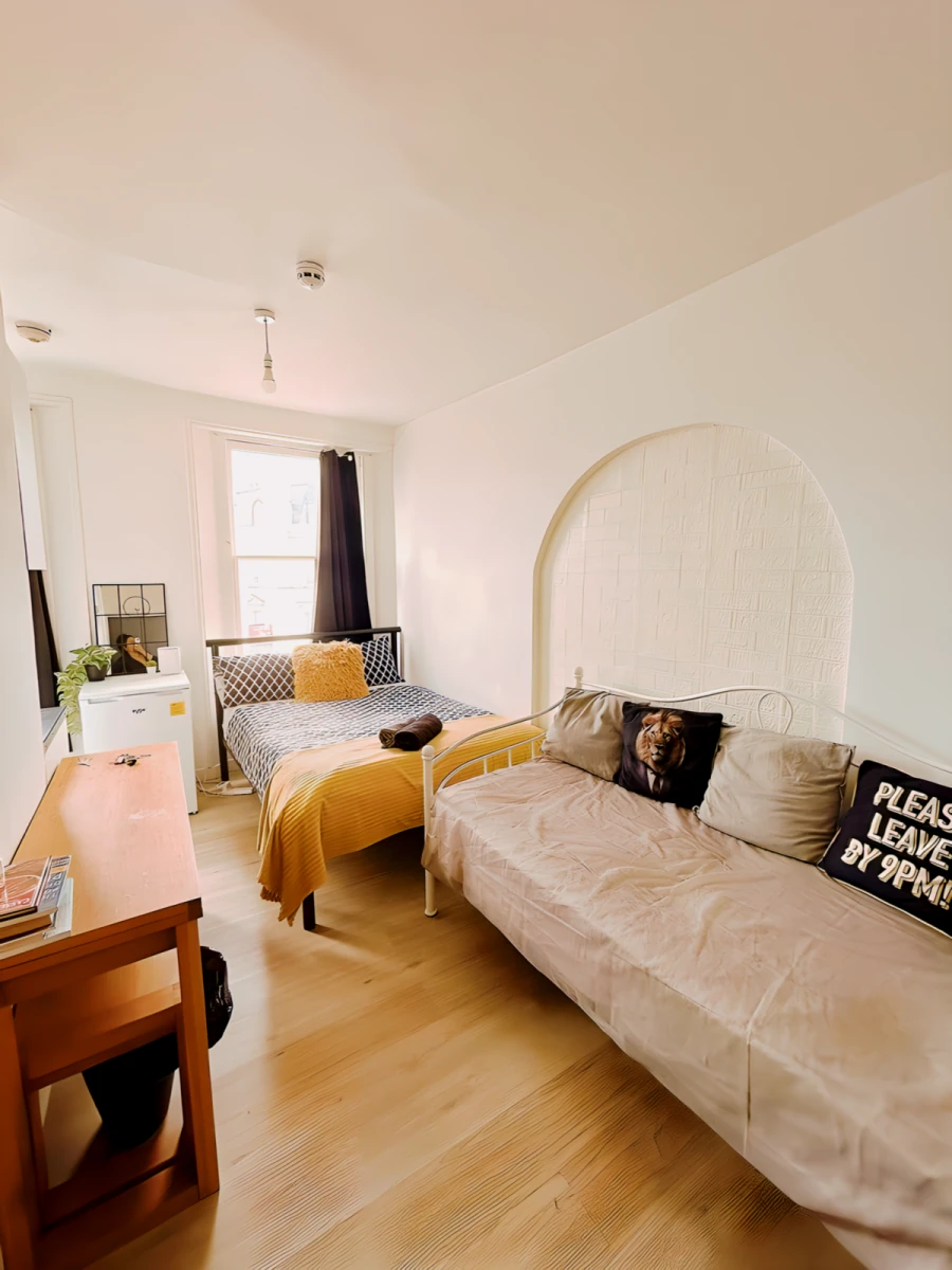 Kingsland Road 25565# 0