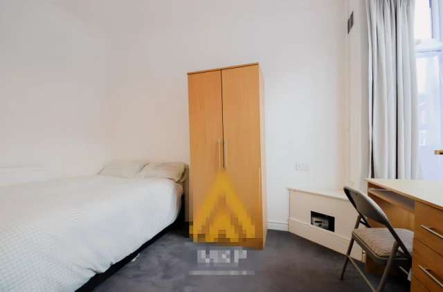 Entire Place·4B2B···15 Winnie Rd 2