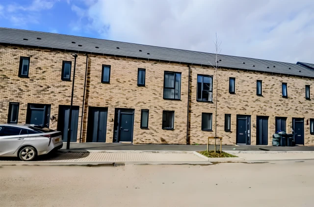 Entire Place·3B2B···59 Parkes Avenue