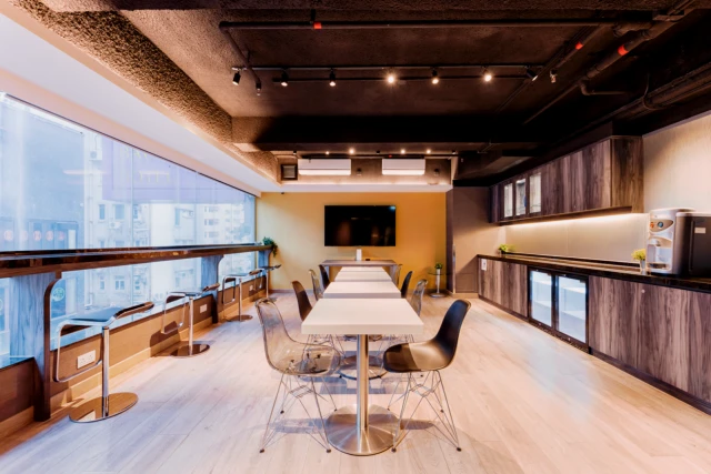 The Bauhinia Hotel (Tsim Sha Tsui) 3