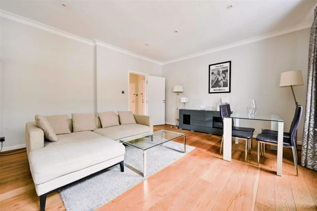 Pembroke Road, Kensington 3