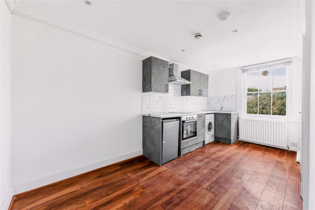 West Cromwell Road, Earls Court 2