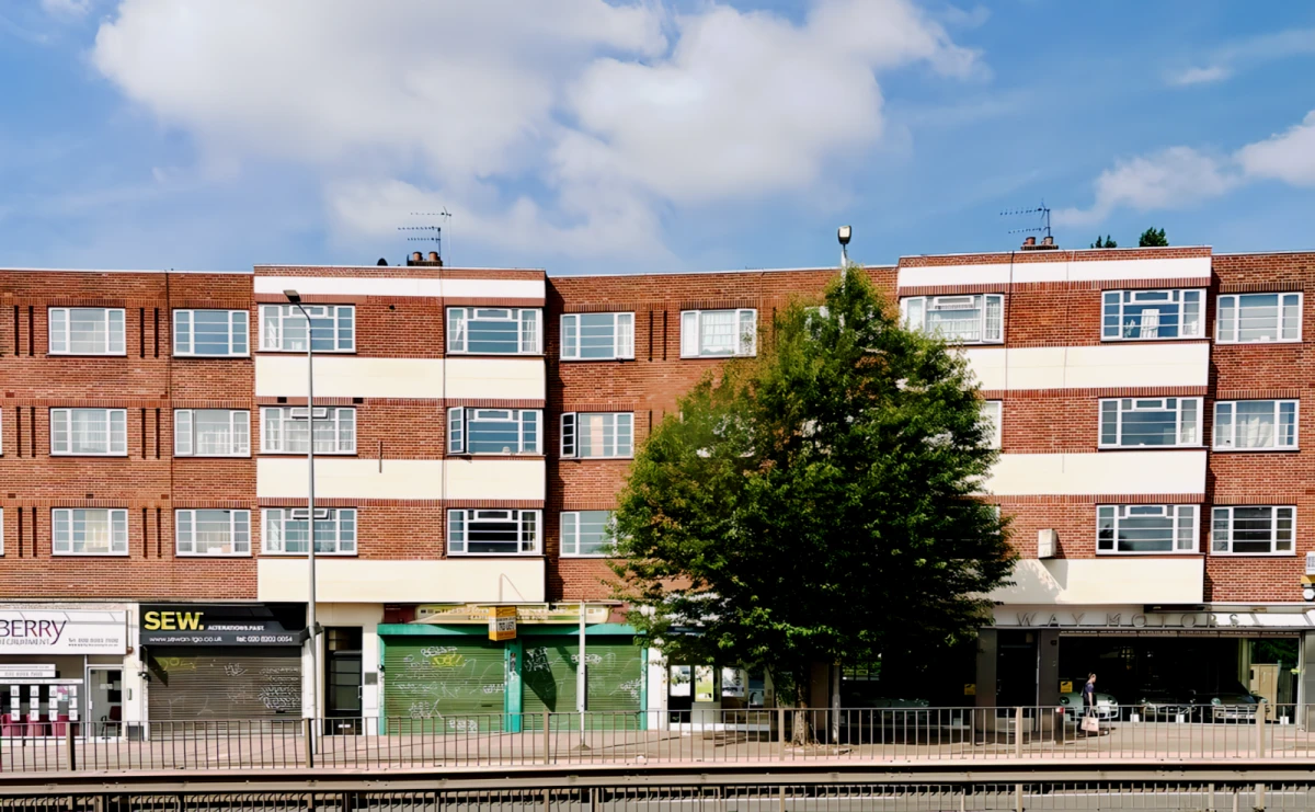 Hendon Way 26176# 0