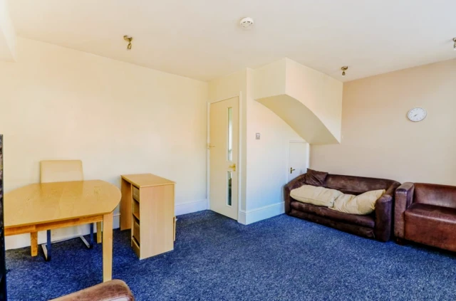 LH-Camden High Street 1