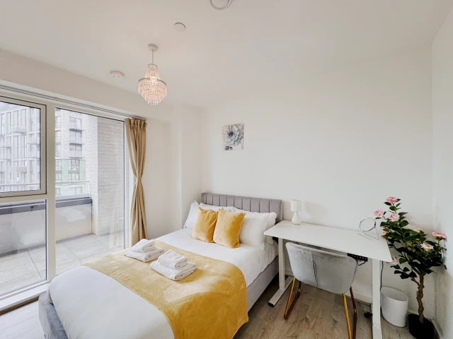 FH-Brunel Street Works - London student accommodation - 3 Bedroom 2 Bathroom 213 Tyburn Garderns