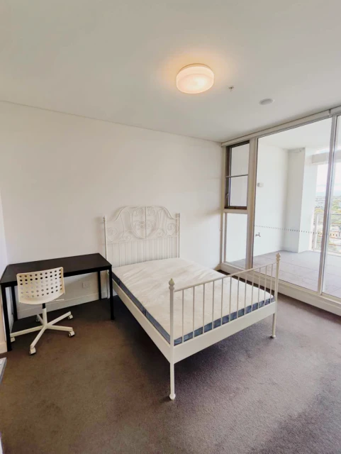 8 Ebsworth St 3