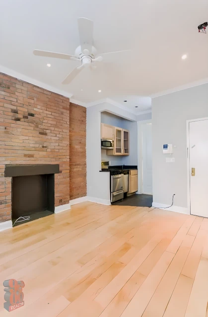 42 Avenue B 2