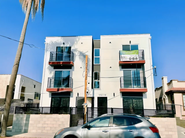 1312 N Mariposa 3