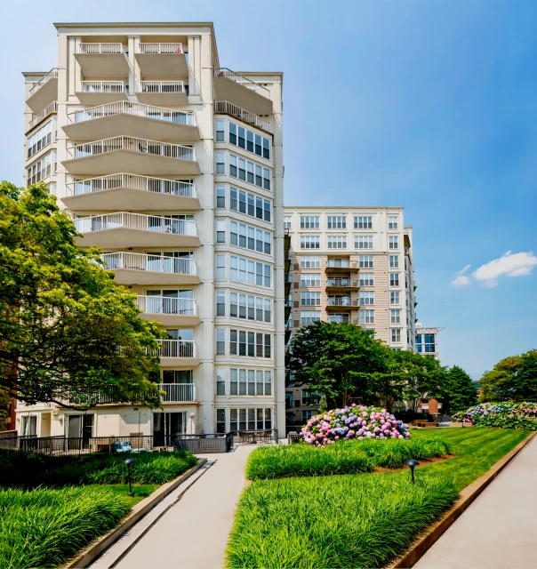 The Promenade at Harbor East 3