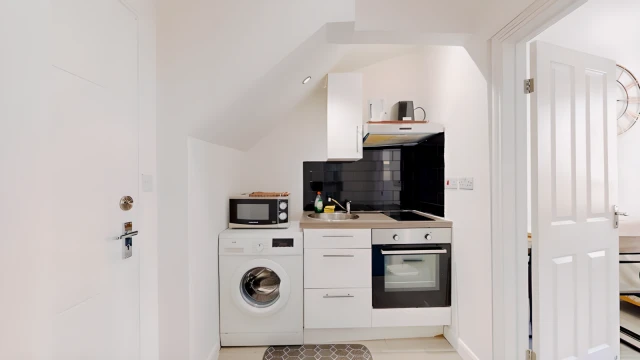 Hogarth Road 27957# 3