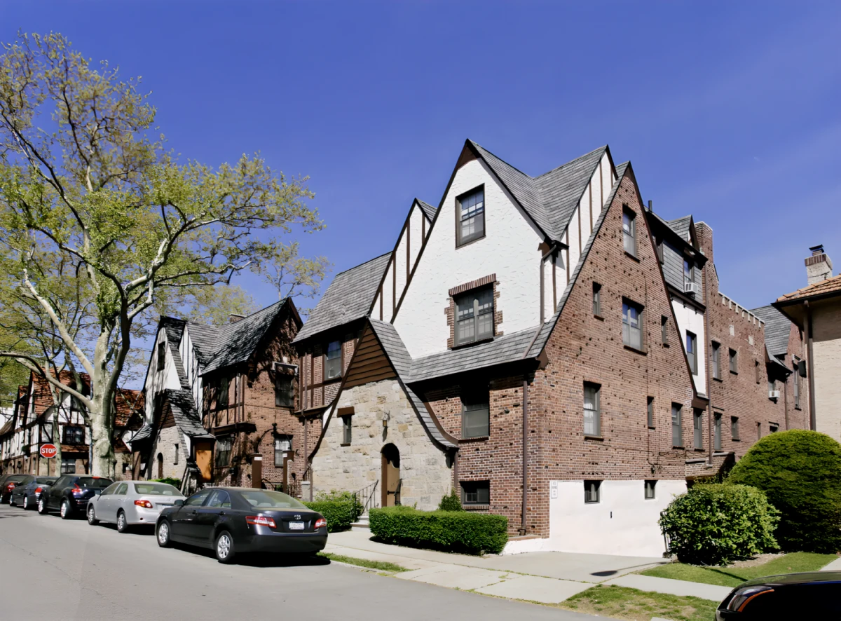 Fairfield Tudor at Auburndale 0