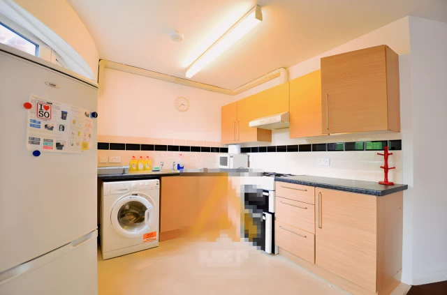 Entire Place·4B2B···Flat2, Stephens Court, Selly Oak 2