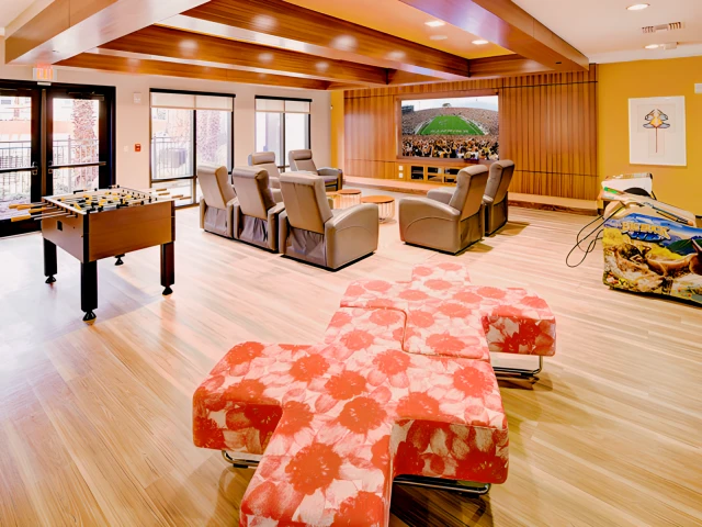 Plaza on university 2