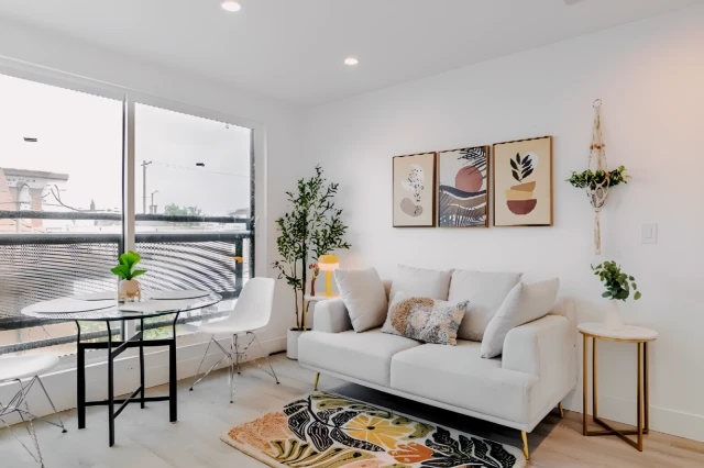 1415 1/2 W 35th Pl 1