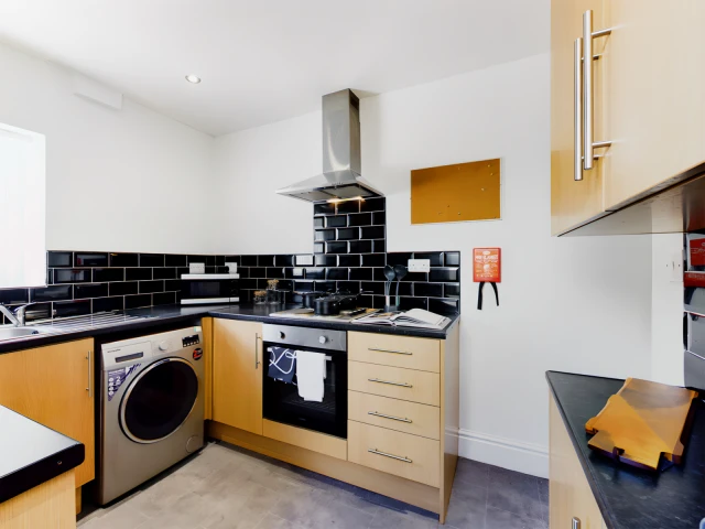 131 Edinburgh Road 2