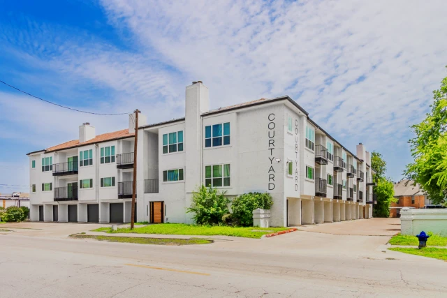 Courtyard Condos Dallas 1