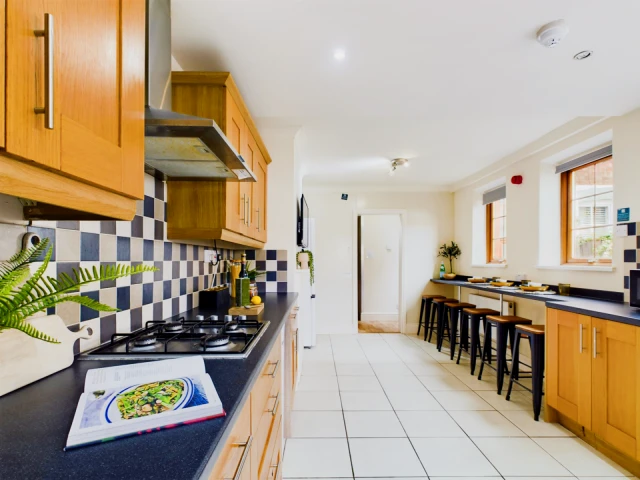 258 West Parade 2