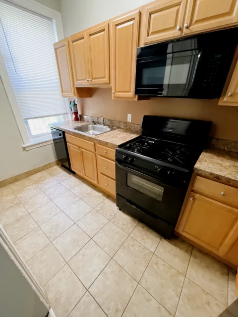 CA - 4016 Pine Street 3