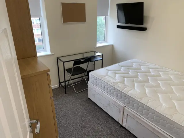 14, Minster Court, Liverpool 3