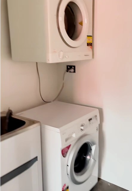 3B2B 323 / 69 Jones Street 2