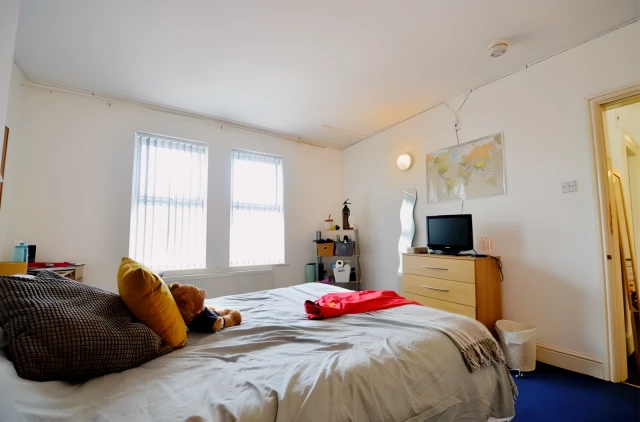 Entire Place·6B2B···201 Tiverton Road, Selly Oak 2